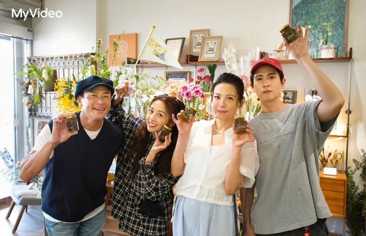 （左起）江宏傑、吳映潔、陳孝萱、石知田一同出遊和樂零代溝。：台灣大哥大MyVideo提供