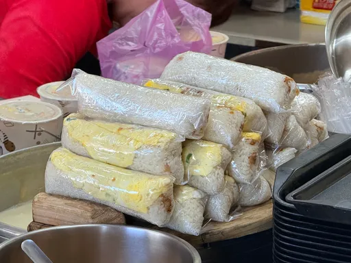 為何吃大飯糰就暈碳想睡？營養師解答睡不好也有幫助