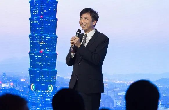 馬英九駁斥周美青 前部屬看了難過:有人還不放手