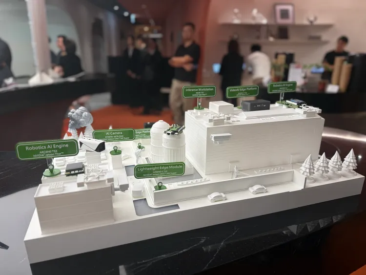 今年世貿展區集結超過180家參展商，聚焦「AI機器人區」、「電子紙產業專區」及「科技應用暨體驗館（TechXperience）」三大亮點展區。呂承哲攝