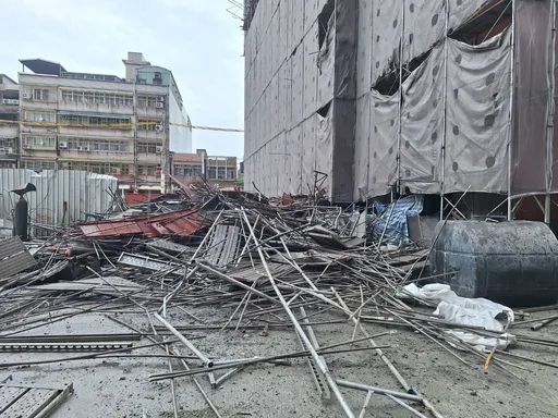 新莊工地鷹架整排崩落！7工人墜落受困　1人OHCA送醫搶救