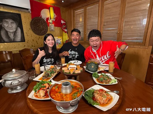 黃可欣挑戰特製牌「美食」　融融不給面子：我要吐掉