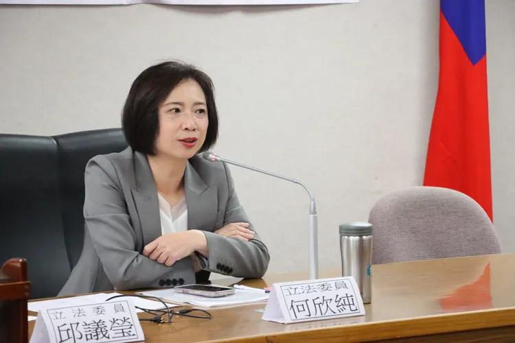何欣純表示，市場上仍疑似出現中國香菇經由越南等地轉運、改標產地後進口的情形。邱議瑩辦公室提供
