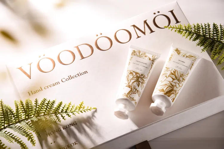 味坊中餐廳花漾家宴獻上VÖODÖOMÖI 好魔 高級香水護手霜禮盒。業者提供