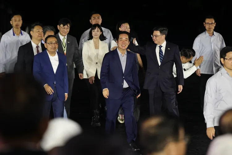 淡江大橋「感恩・美好之夜」晚會，總統賴清德、新北市長侯友宜、交通部長陳世凱等人出席。彭欣偉攝