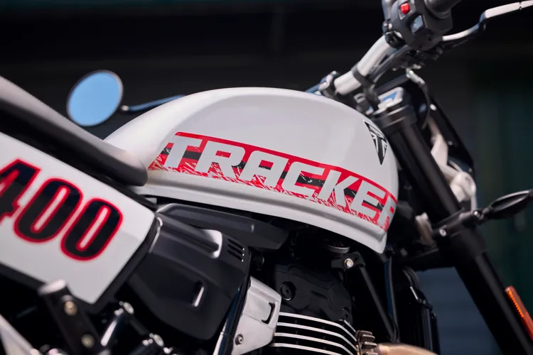 Triumph 400車系持續擴展產品版圖，Tracker 400與Thruxton 400即日起於全台展間開放預約賞車與試駕，售價分別為20.9萬元與21.9萬元。原廠照片