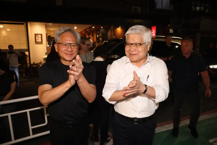 圖左至右為輝達執行長黃仁勳、台積電董事長魏哲家。彭欣偉攝