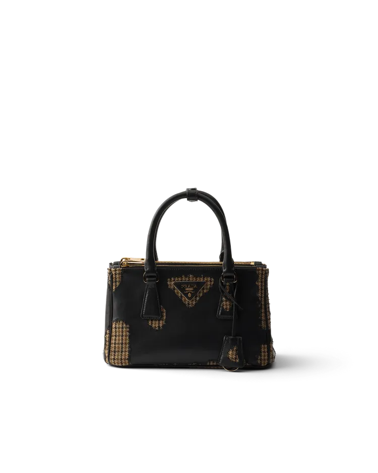 Prada Galleria燒花工藝手提包，20萬5000元。品牌提供