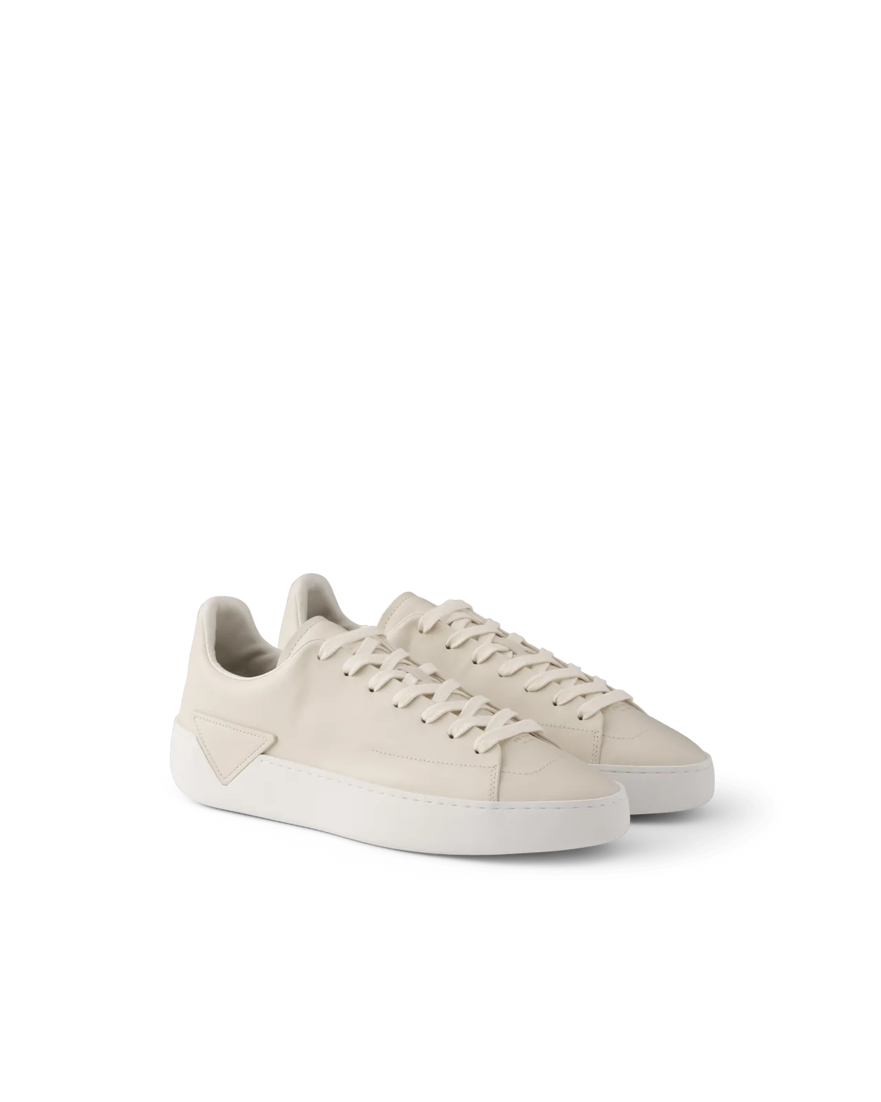 Prada Court皮革運動鞋，3萬1500元。品牌提供
