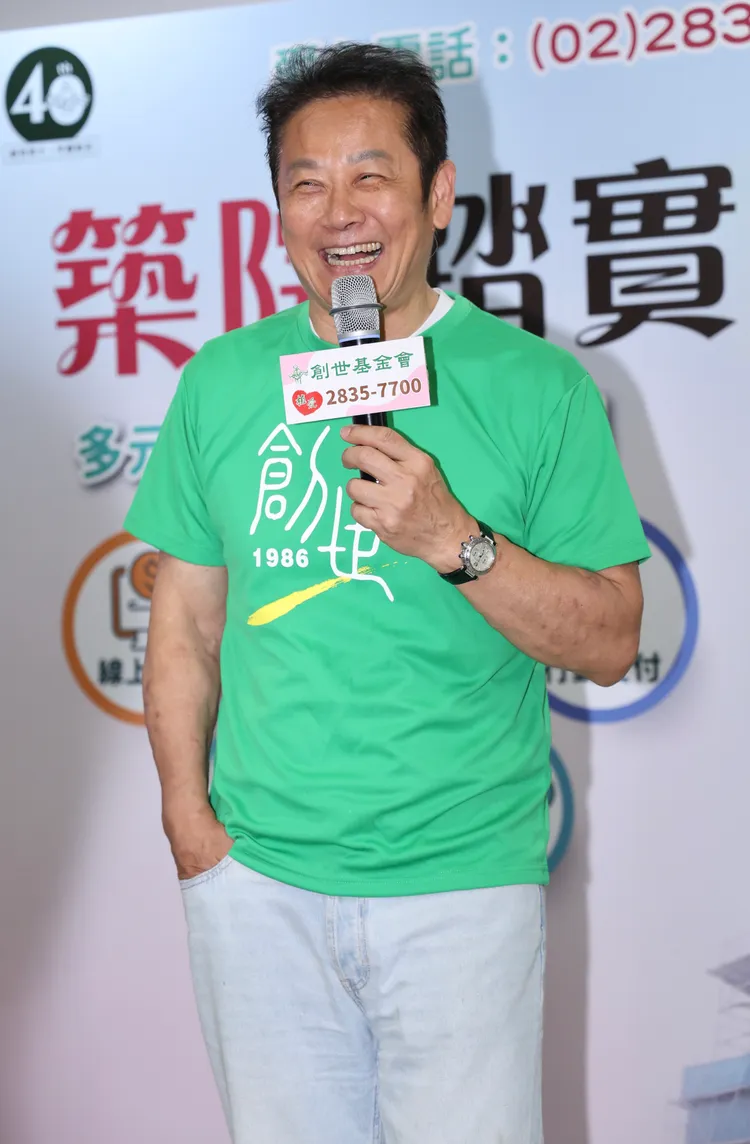 徐乃麟有小腿靜脈曲張宿疾，前後開過2次刀。莊宗達攝