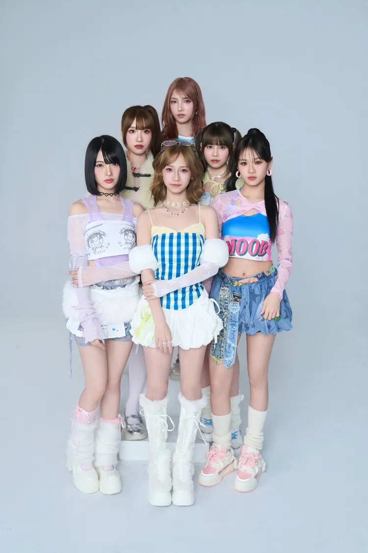 「CRYXTAL」幽靈水晶，由芝婷、子瑄、子秦、昀靚、蔡菜、書蘊組成。踢帕娛樂提供