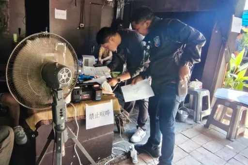 8名中國人在泰國拍攝短劇　遭警方突檢被捕