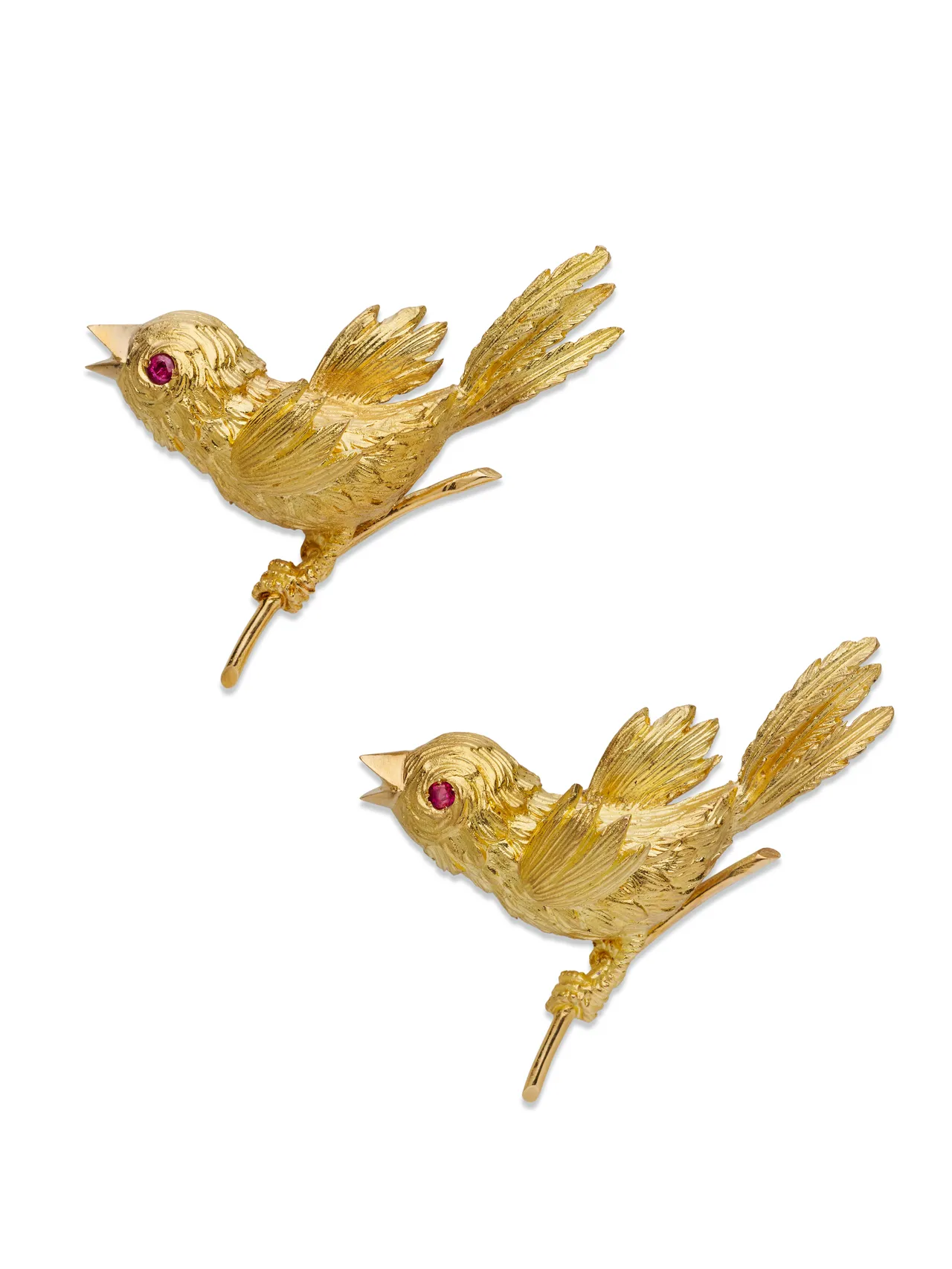 CHAUMET Oisillon Brooch幼鳥胸針描繪幼鳥輕柔停棲於枝枒之上的優雅姿態。Chaumet Pauline Guyon提供