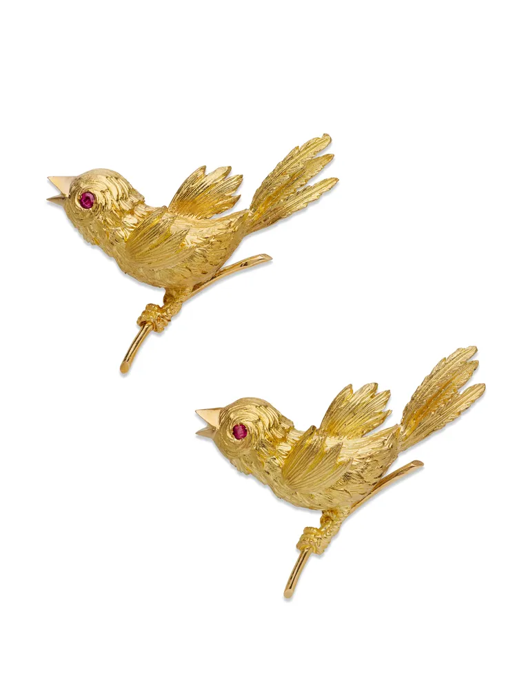 CHAUMET Oisillon Brooch幼鳥胸針描繪幼鳥輕柔停棲於枝枒之上的優雅姿態。Chaumet Pauline Guyon提供