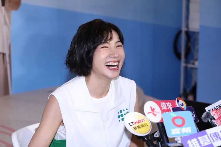 米可白大笑回復婚事。莊宗達攝