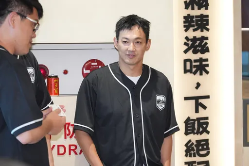 威廉低調現身鬆口「重返演藝圈」可能性　好友小煜曝現況
