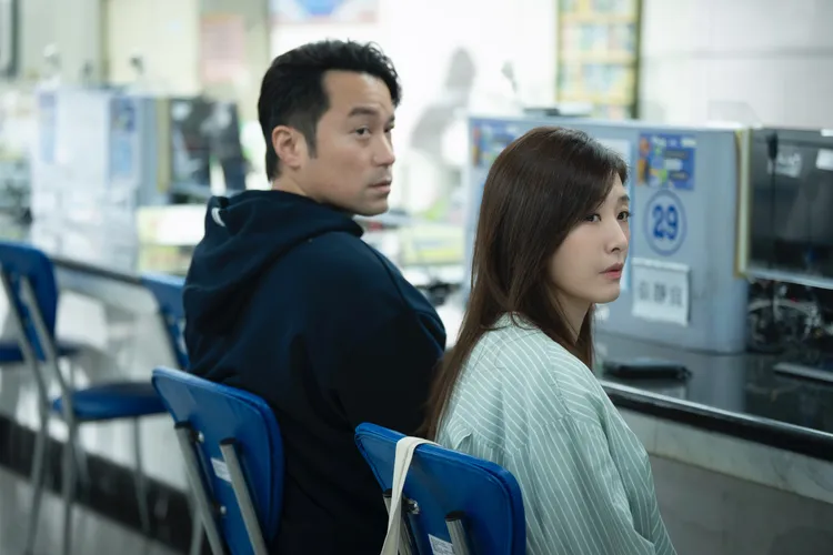 張孝全(左）和蘇慧倫戲裡婚姻降至冰點。Netflix提供