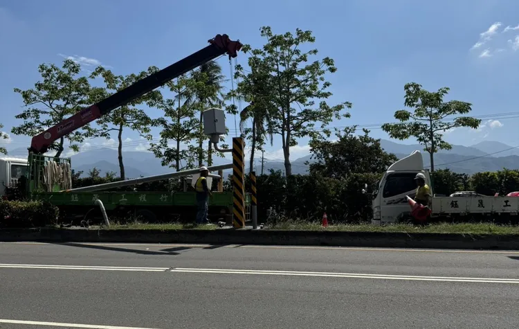 屏鵝公路拆除後從南州交流道到墾丁，僅剩4支固定式測速桿及2處區間測速。屏東縣警局提供