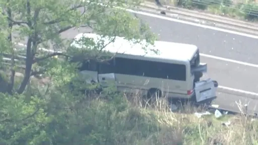 日本小巴失控撞護欄　26人受傷！1高中生死亡