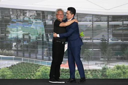 黃仁勳談AI不會讓人失業！點名台灣是機器人核心　蔣萬安送「市鑰」迎輝達落腳北士科
