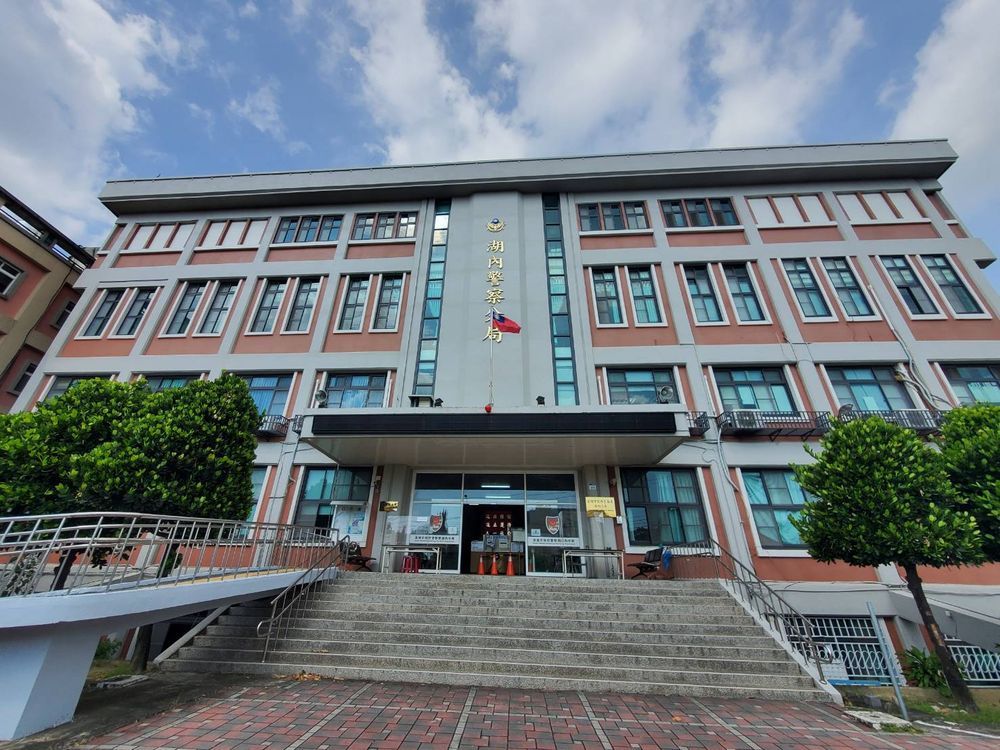高雄男持鐮刀隨機殺人 31歲男阻擋見血嚇壞民眾