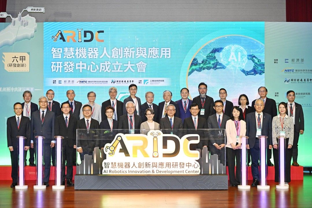 經部攜國發會打造智慧機器人研發中心 搶進醫療照護等4大領域