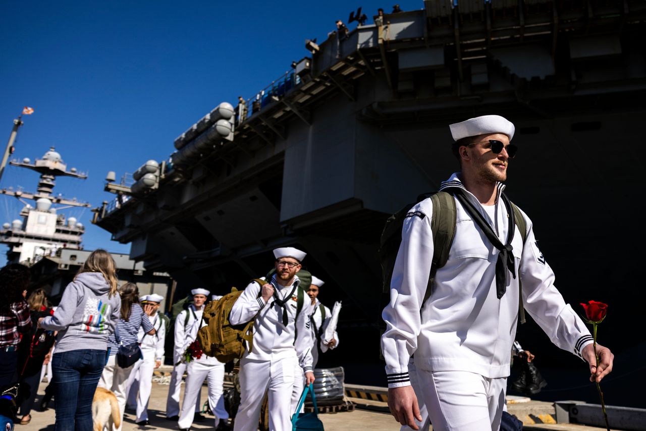 最強航艦福特號部署11個月創記錄 水兵上岸小孩已4個月大