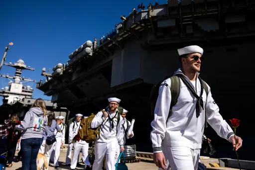 最強航艦福特號部署11個月創記錄　水兵上岸小孩已4個月大