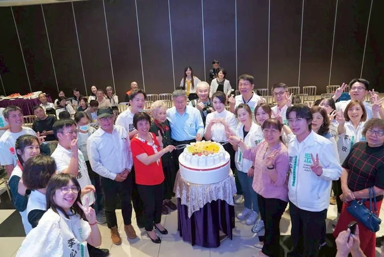 民眾黨新竹黨部舉辦母親節聯歡活動。民眾黨新竹黨部提供