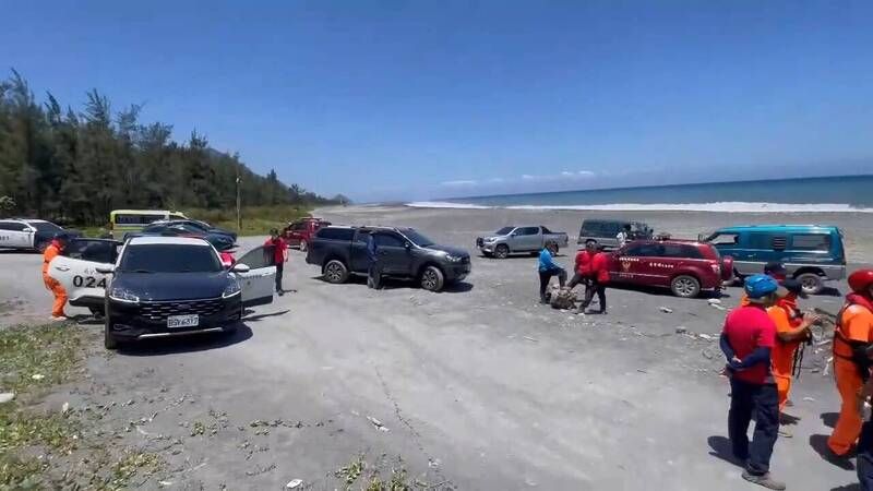 遊南澳海蝕洞遇漲潮!25人一度受困 歷時2小時終獲救