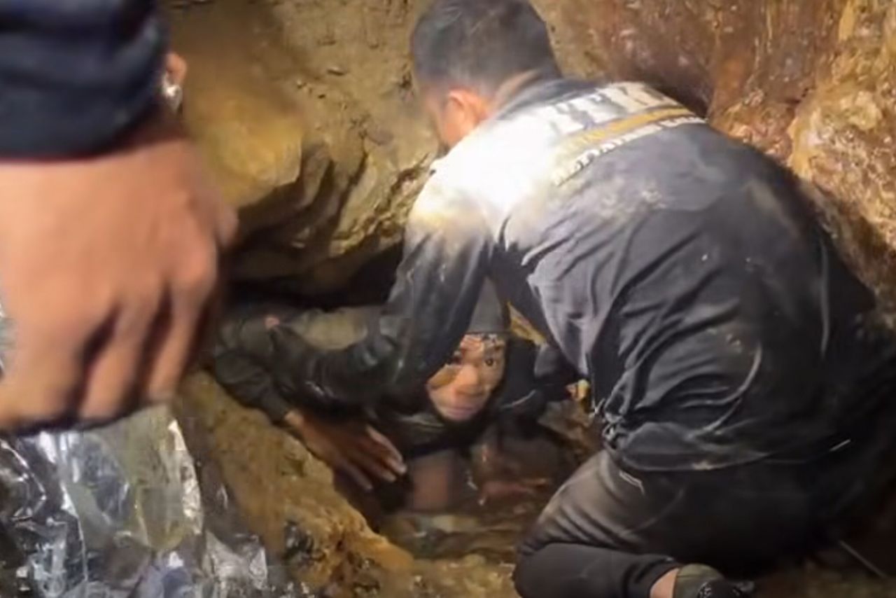 寮國洞穴救援奇蹟!4名受困男子水位下降後爬出脫困