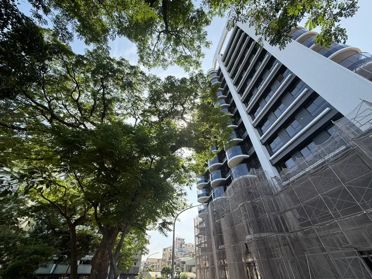 頂誠建築團隊將推案主力放在東高雄，近期將有福安公園首排「頂誠High Line」先行銷售。葉家銘攝