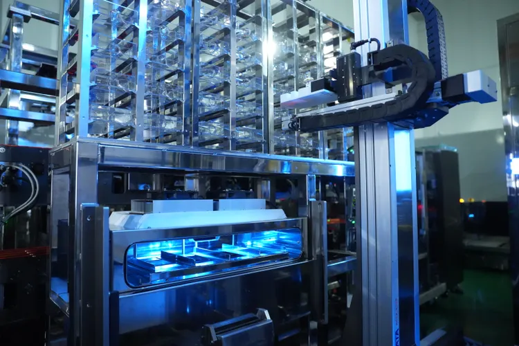 博訊生技以半導體製程標準研發全自動化細胞備製生產線iCellPro，可以複製化量產，符合未來細胞治療商業化需求。公司提供