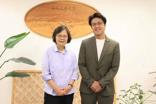 爬山前請益蔡英文！沈伯洋：市政規劃需具備國家級視野