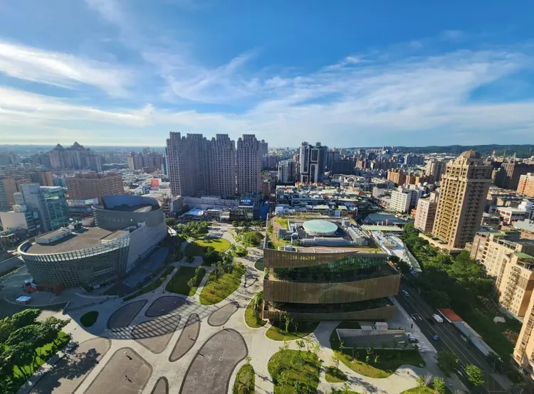 在強勁的自住需求推升下，桃園市千萬住宅交易占比在近五年間從71.7%下滑至48.6%。永慶房產集團提供