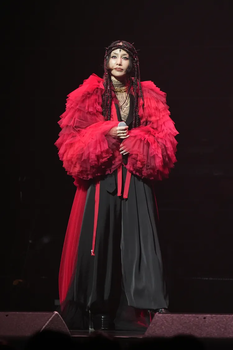 中島美嘉連換10套華服。彭欣偉攝