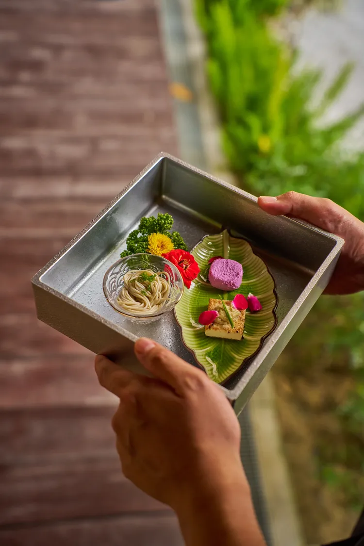 豆舞YUDOFU 除了多樣化的主餐選擇，以八寸概念出發的前菜料理，亦是主廚的自信之作。業者提供