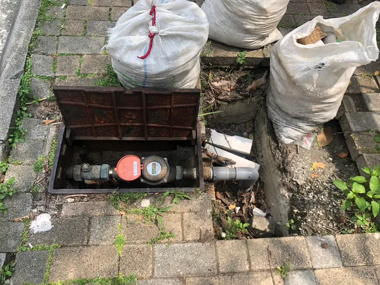 總表或分表後管線的破裂，因其漏水位置於建物外，民眾不易於第一時間發現。水利局提供