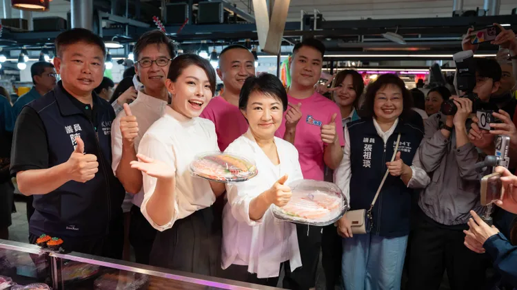 新竹市長高虹安1日率領市府團隊，熱情接待台中市長盧秀燕到訪。新竹市府提供