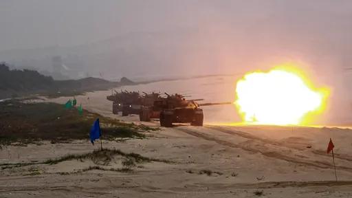 金門太武操演實彈射擊　8吋榴砲、標槍飛彈阻敵搶灘