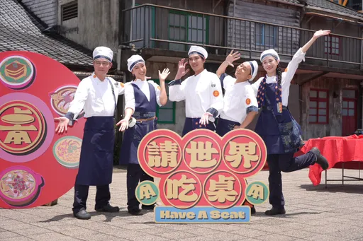久違了！藍正龍拿到「廚藝證照」　揮汗辦桌手在抖：不要挑戰別人職業 