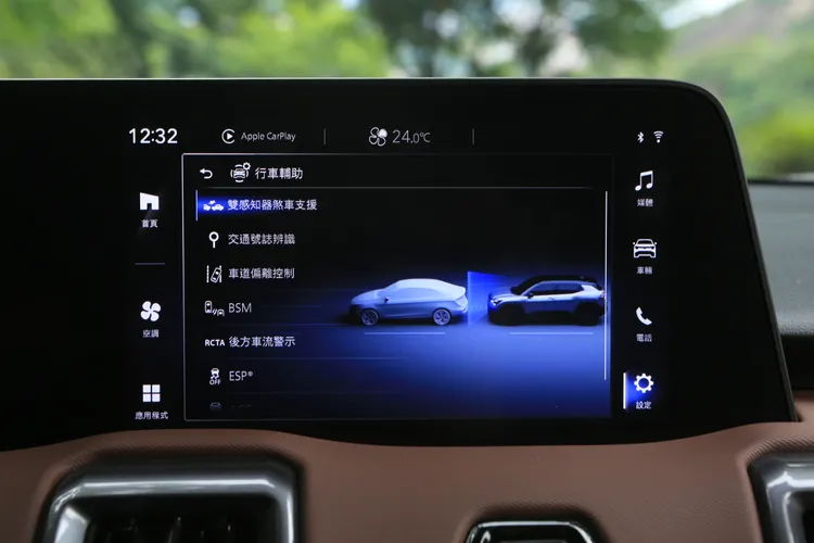 駕駛輔助系統部分，e VITARA標配DSBS Ⅱ雙感知器煞車輔助、全速域ACC、LKA、LDP、BSM、RCTA、TSR與疲勞警示等，並搭載七具氣囊。林浩昇攝