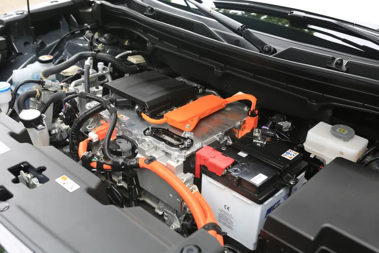 Suzuki e VITARA ALLGRIP-e四驅版本採雙馬達配置，綜效輸出約可達181hp、31.3kgm，0-100km/h加速約7.4秒可完成。林浩昇攝