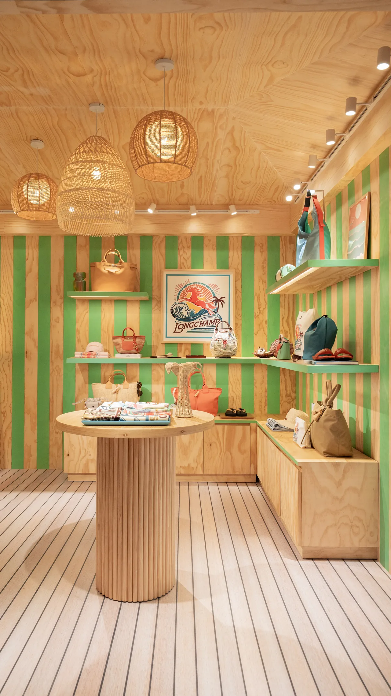 LONGCHAMP夏季快閃店在墾丁凱撒大飯店登場。品牌提供