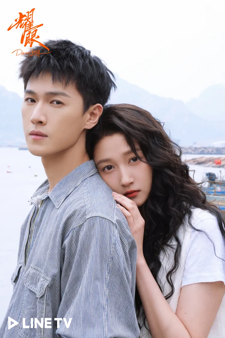 李昀銳和關曉彤合唱片頭曲〈一百顆星星〉。LINE TV提供