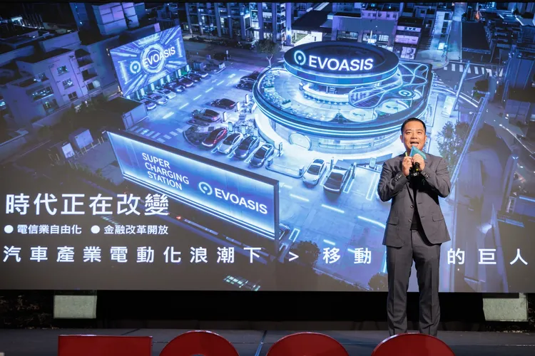 源點科技董事長陶百群指出時代正在改變，從電信自由化、金融改革到汽車產業電動化，EVOASIS 以站點建置、維運與數據化營運，邁向移動能源服務巨人。業者提供