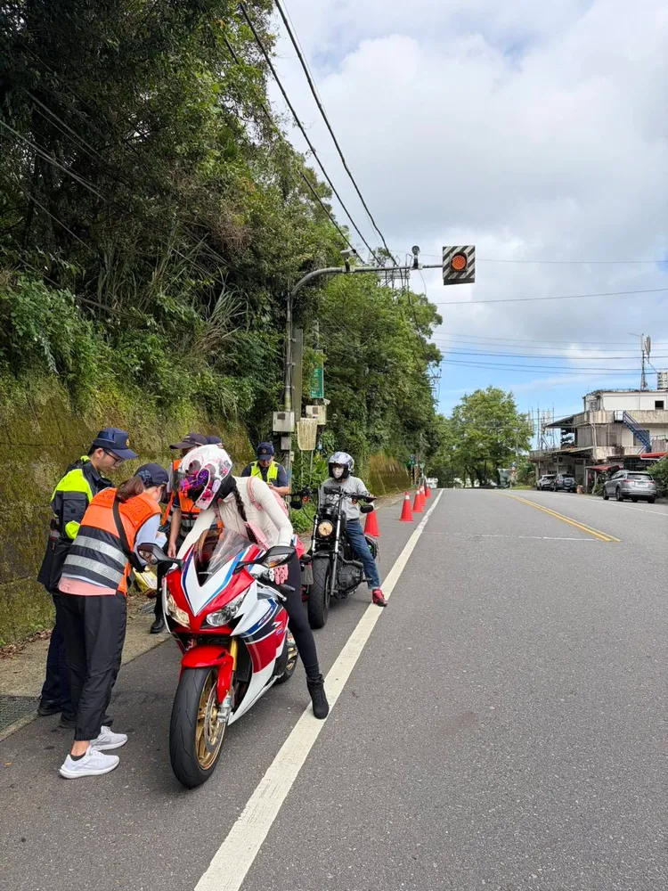 北宜公路鐵腕執法，新店警4個月取締278件改裝車違規。翻攝畫面