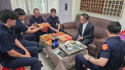 基隆毒駕仔拒檢撞警車！童子瑋赴派出所打氣　盼修法遏止亂象
