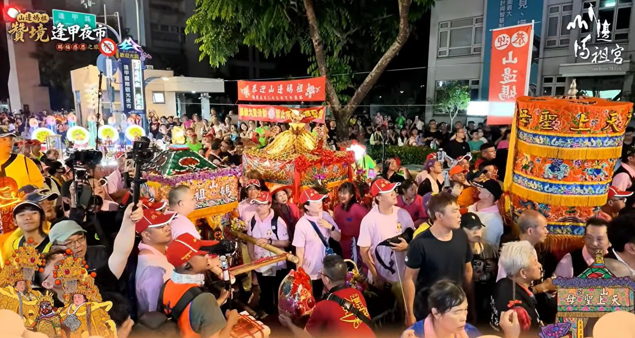 苗栗後龍山邊媽祖逛逢甲夜市 旱溪媽、大庄媽作陪!人潮擠爆
