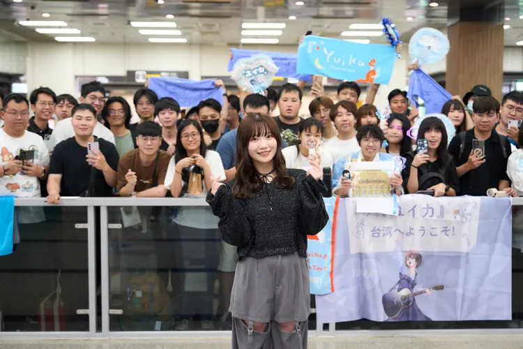 Yuika前天抵台，吸引200名粉絲到松山機場接機。大鴻藝術提供